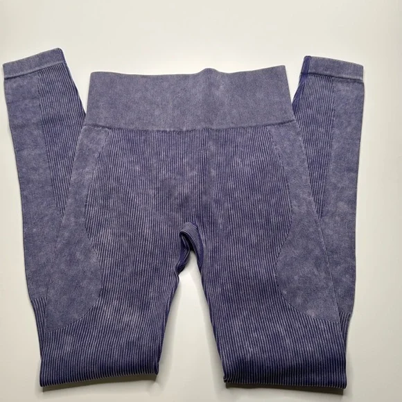 Bo+Tee Sprinter Leggings - violet.  Size small - Picture 8 of 10